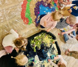 Zajęcia sensoryczne najmłodszych dzieci w żłobku Świerkuś w Istebnej