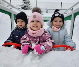 Maluchy odkrywające świat w żłobku Świerkuś w Istebnej