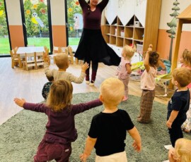 Zabawa dzieci w żłobku Świerkuś w Istebnej